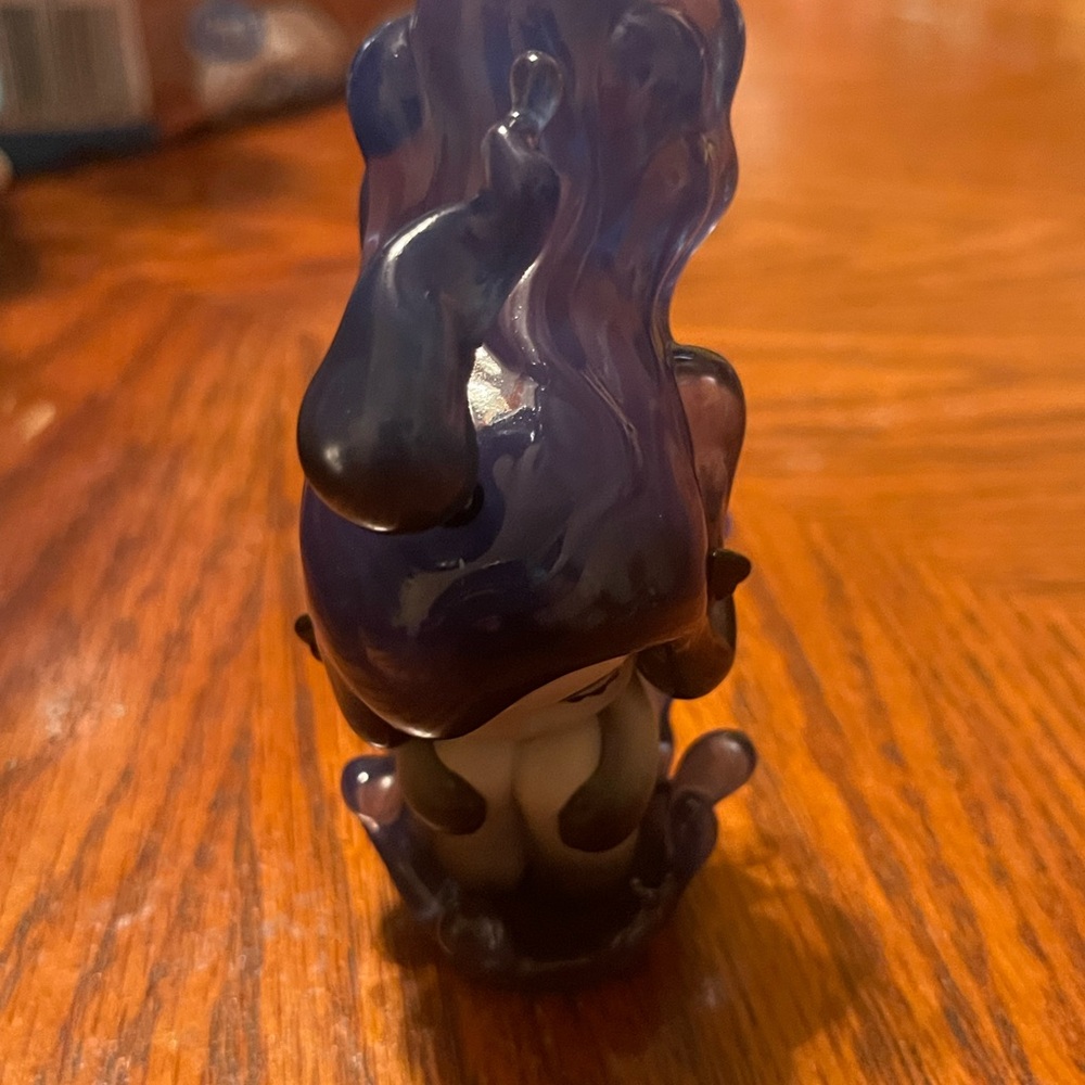 Knight Figurine with Helmet - Picture 9 of 12